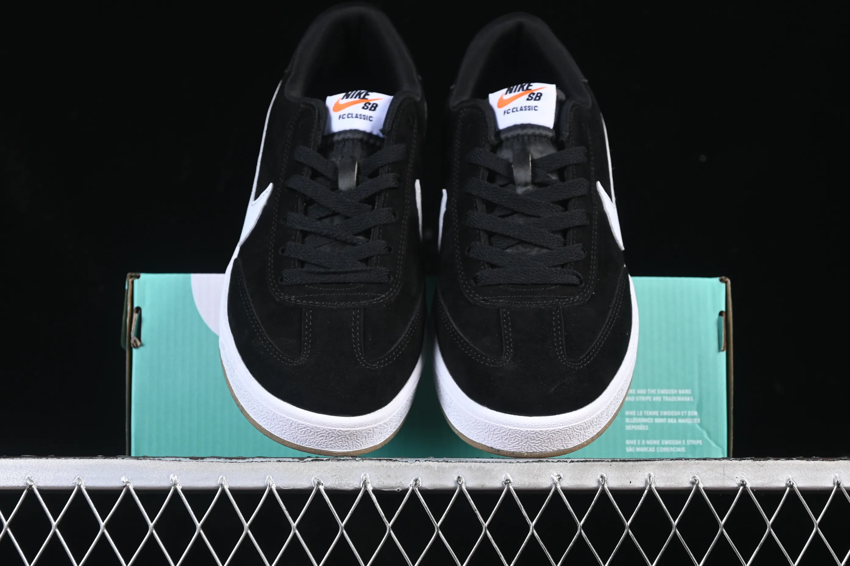 All categories Nk SB Dunk series Nike SB Fc Classic campus sneakers Nike SB Fc Classic Nike autumn and winter campus casual sneakers CJ9961-001